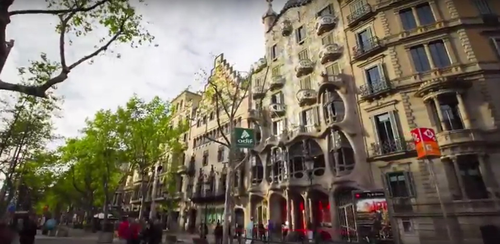 Hostalin · habitación luminosa con balcón en el centro de Barcelona